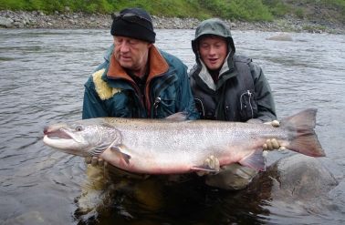 Chris Tarrant and his record 47lb Salmon